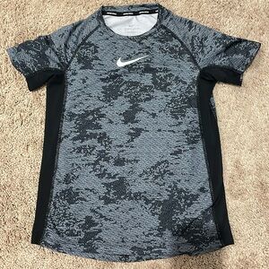 Nike Boys Gray/Black Dri-Fit T-Shirt Size YMD